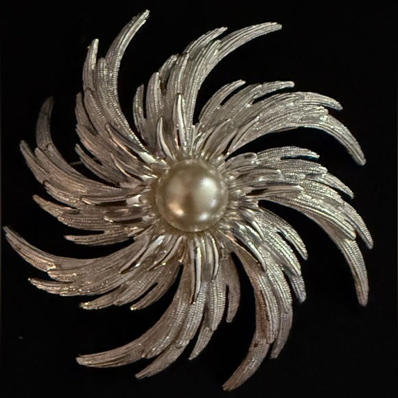 Sarah Coventry Accessories - Vintage Sarah Coventry Silver and Gold Swirl Brooch